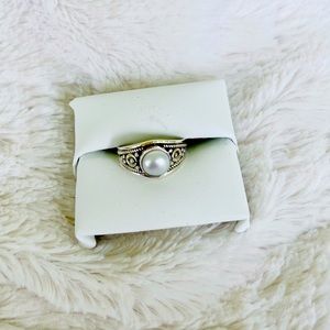 Mother of Pearl Ring size 6.5
